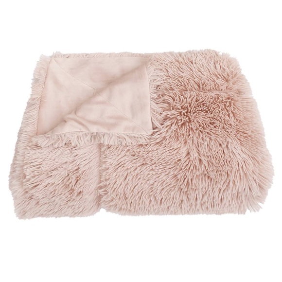 NWT THRO STUDIO Chubby Faux Fur Decorative Throw in Rose Smoke - Picture 5 of 6